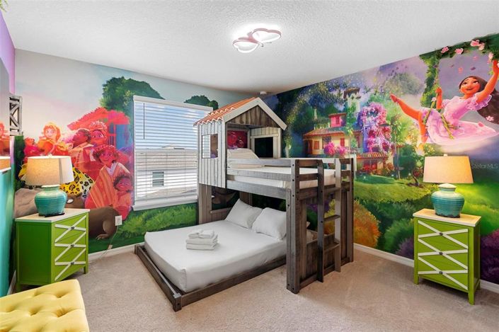 Image No.40-6 Bed Property for sale