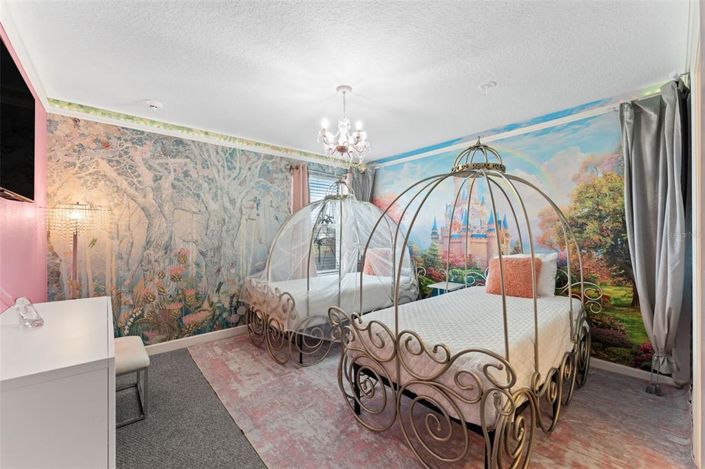 Image No.35-9 Bed Property for sale