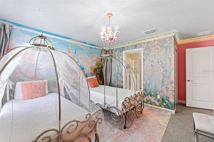 Image No.36-9 Bed Property for sale