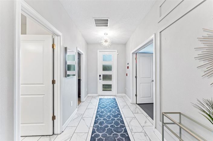 Image No.4-9 Bed Property for sale