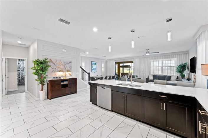 Image No.8-9 Bed Property for sale