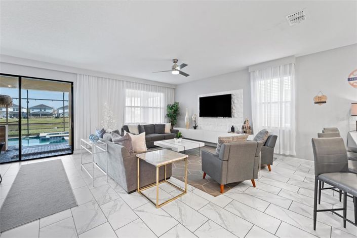 Image No.9-9 Bed Property for sale