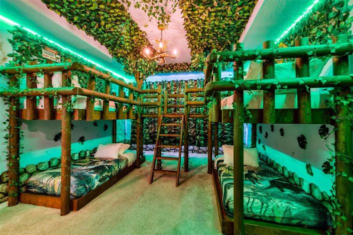 Image No.11-6 Bed Property for sale