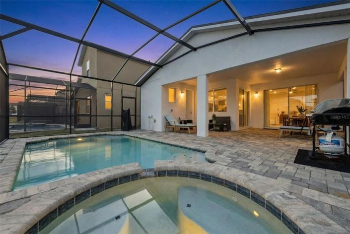 Image No.33-6 Bed Property for sale