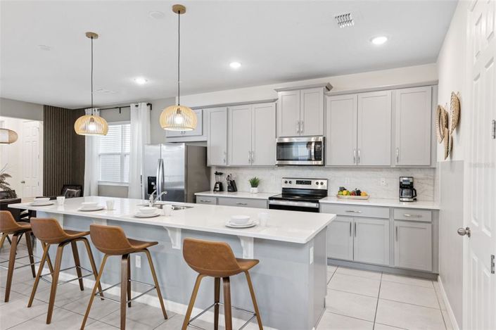 Image No.8-6 Bed Property for sale