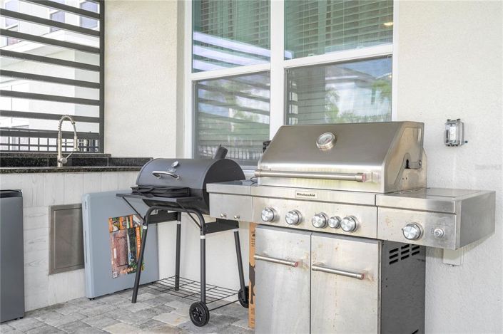 Image No.14-8 Bed Property for sale