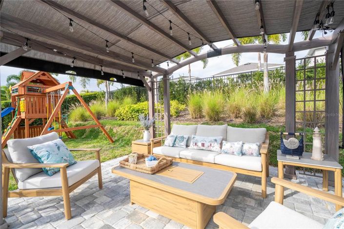 Image No.21-8 Bed Property for sale