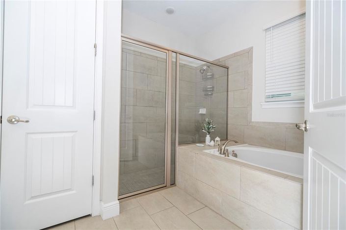 Image No.40-8 Bed Property for sale