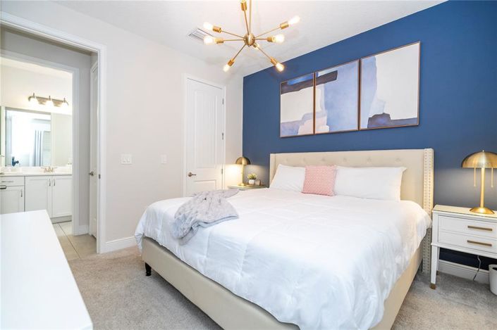 Image No.50-8 Bed Property for sale