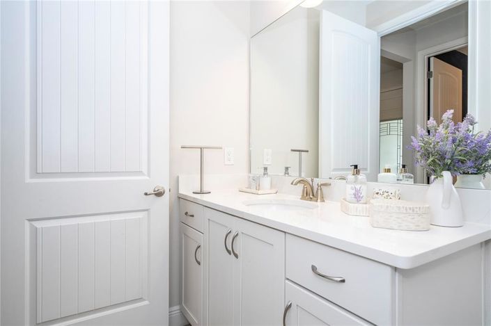 Image No.53-8 Bed Property for sale