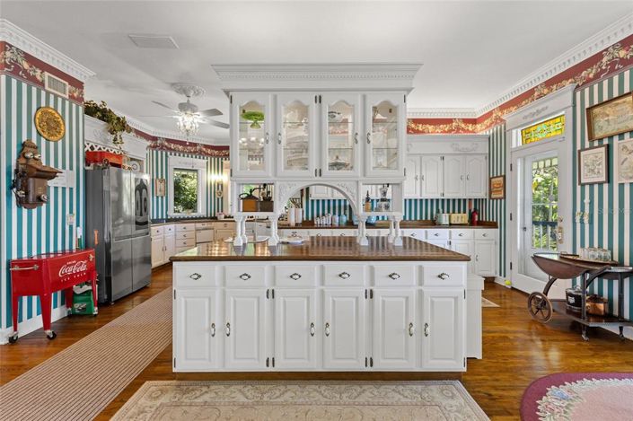 Image No.19-5 Bed Property for sale