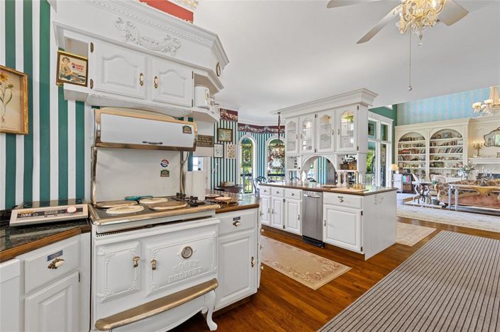 Image No.20-5 Bed Property for sale