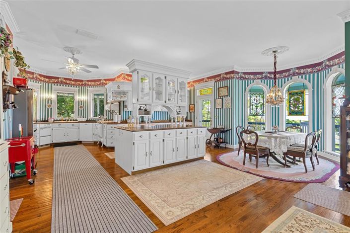 Image No.22-5 Bed Property for sale