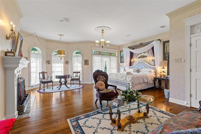 Image No.30-5 Bed Property for sale