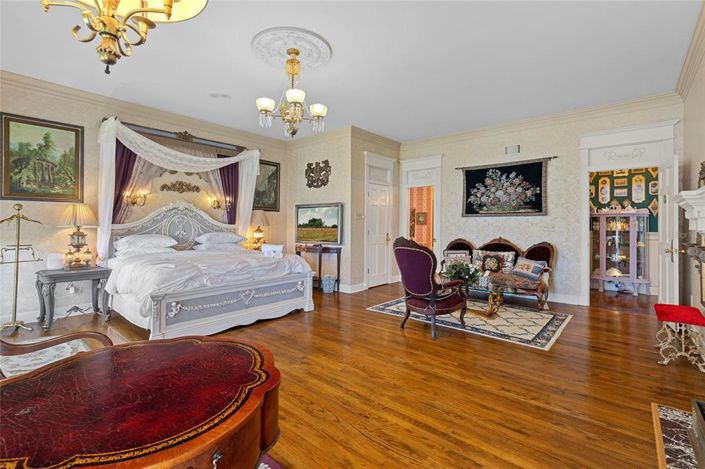 Image No.32-5 Bed Property for sale