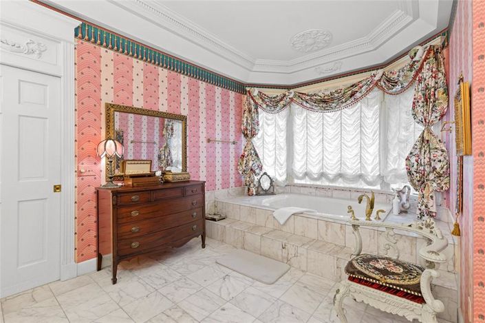 Image No.34-5 Bed Property for sale