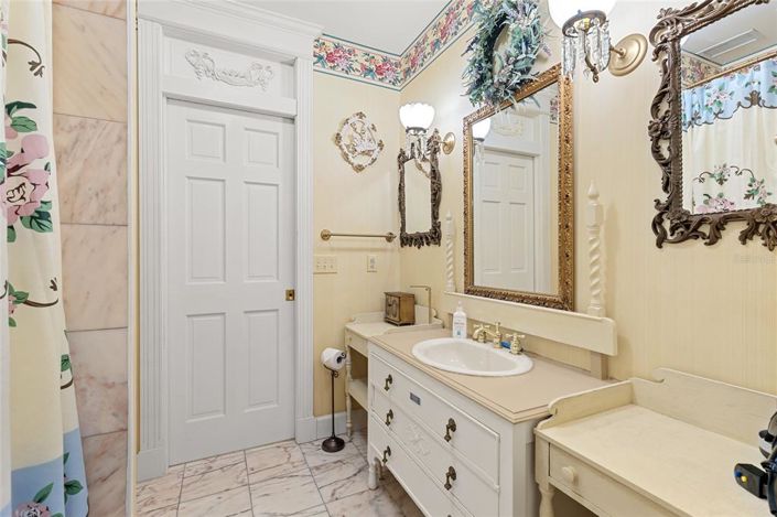 Image No.38-5 Bed Property for sale