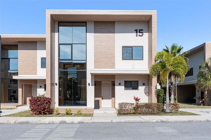 Image No.2-4 Bed Townhouse for sale