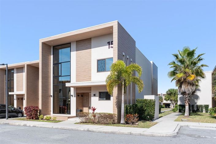 Image No.3-4 Bed Townhouse for sale