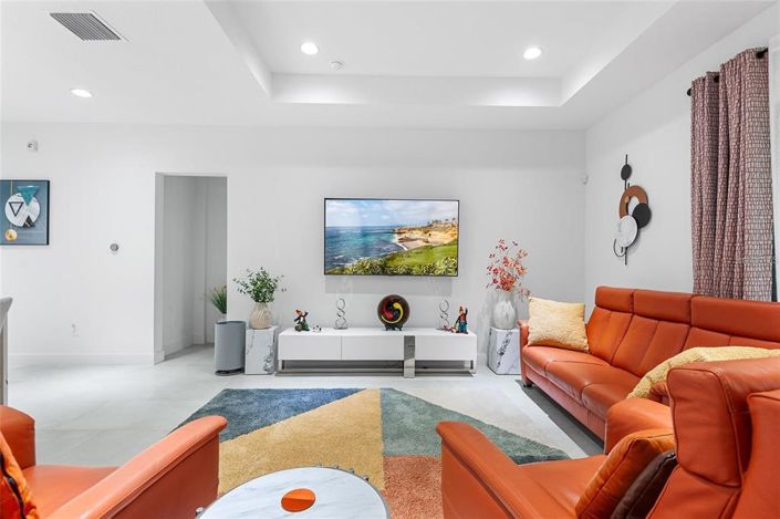 Image No.8-3 Bed Property for sale