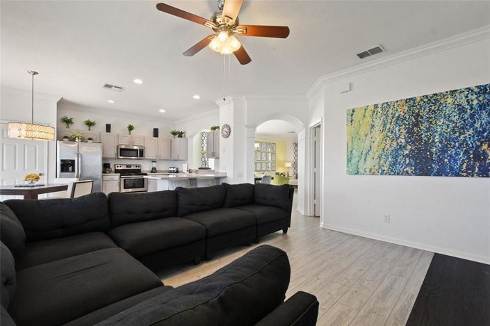 Image No.18-6 Bed Property for sale