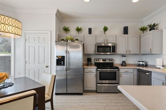 Image No.22-6 Bed Property for sale