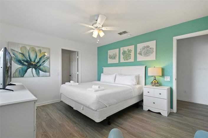 Image No.40-6 Bed Property for sale