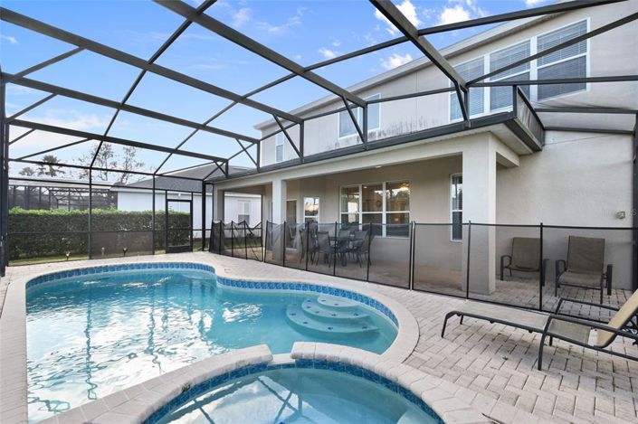 Image No.56-6 Bed Property for sale