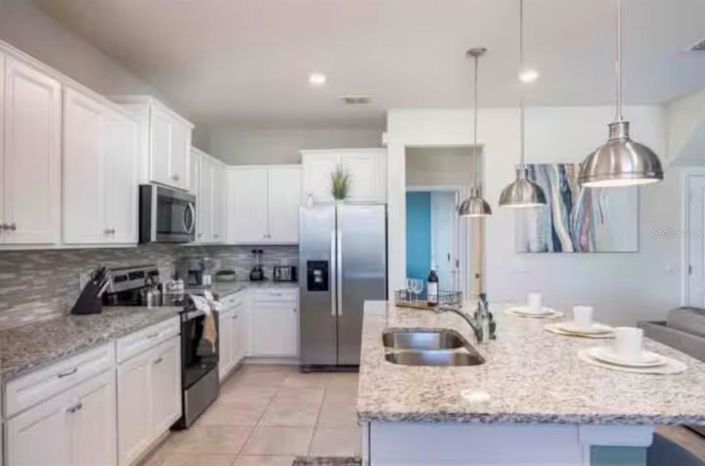 Image No.12-5 Bed Property for sale