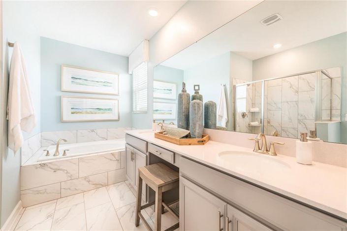 Image No.22-6 Bed Property for sale