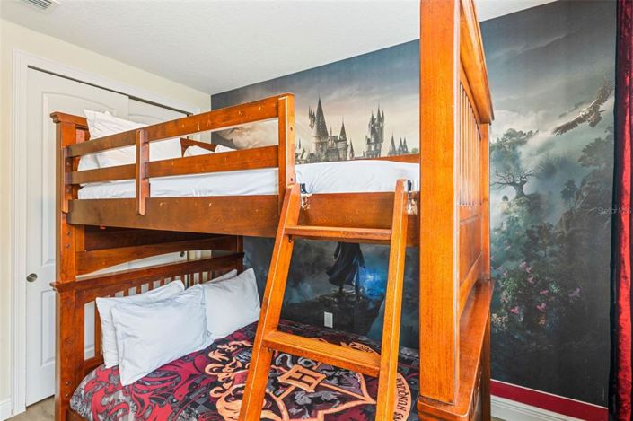 Image No.20-10 Bed Property for sale