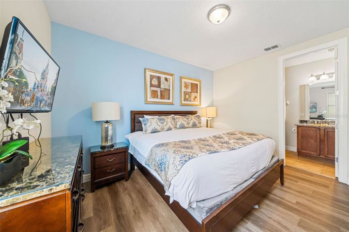 Image No.27-10 Bed Property for sale