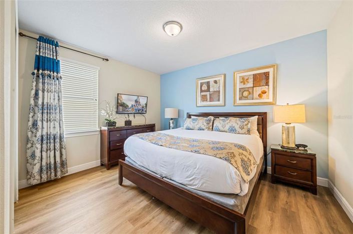 Image No.28-10 Bed Property for sale