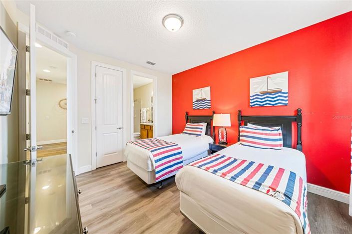 Image No.30-10 Bed Property for sale