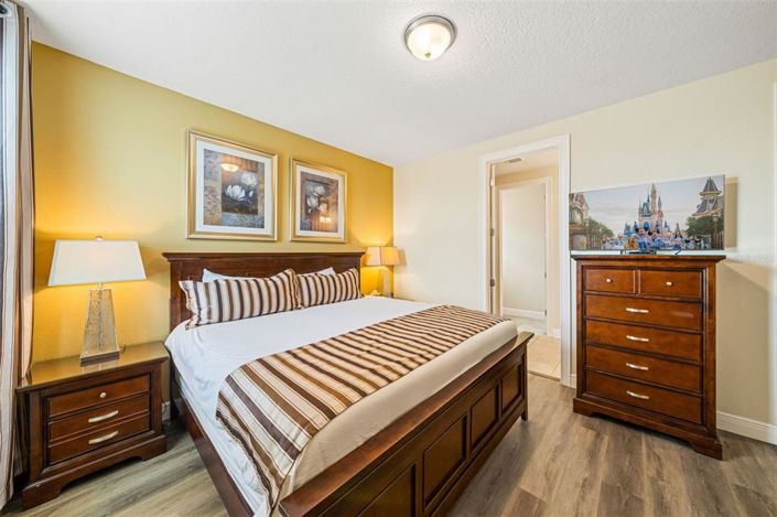 Image No.35-10 Bed Property for sale