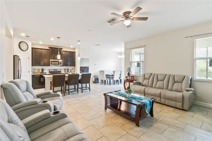 Image No.8-3 Bed Property for sale