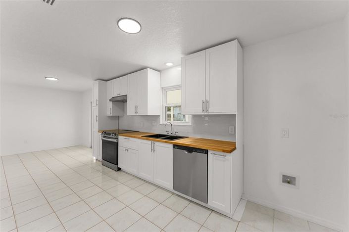 Image No.12-3 Bed Property for sale