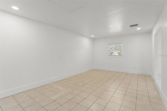 Image No.15-3 Bed Property for sale