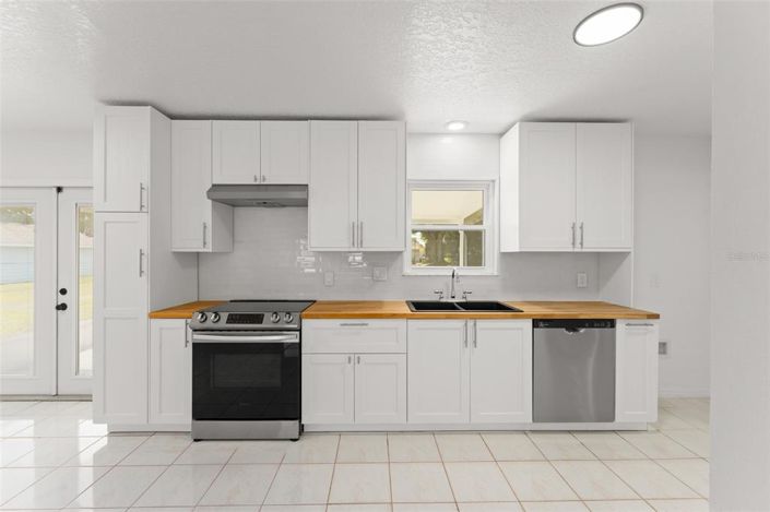 Image No.9-3 Bed Property for sale