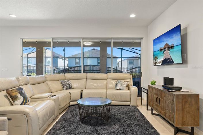 Image No.27-9 Bed Property for sale