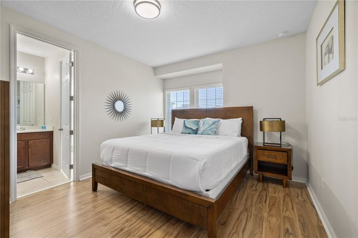 Image No.60-9 Bed Property for sale