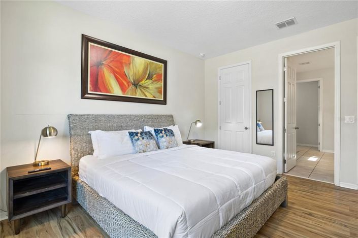 Image No.9-9 Bed Property for sale