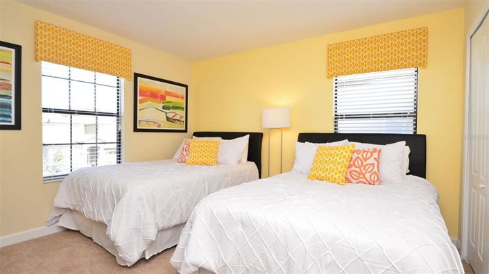 Image No.12-8 Bed Property for sale