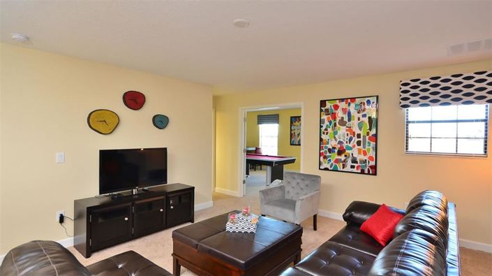 Image No.8-8 Bed Property for sale