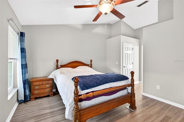 Image No.20-4 Bed Property for sale