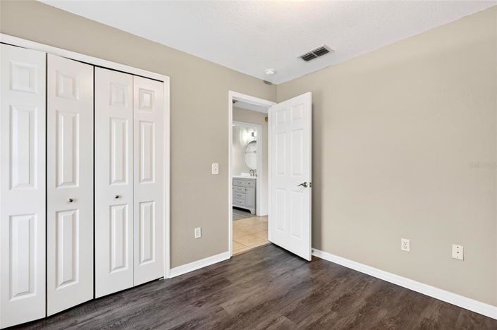 Image No.28-4 Bed Property for sale