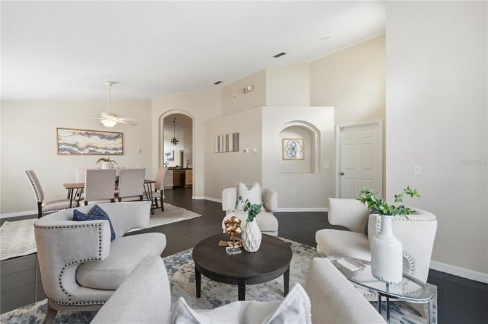 Image No.10-4 Bed Property for sale