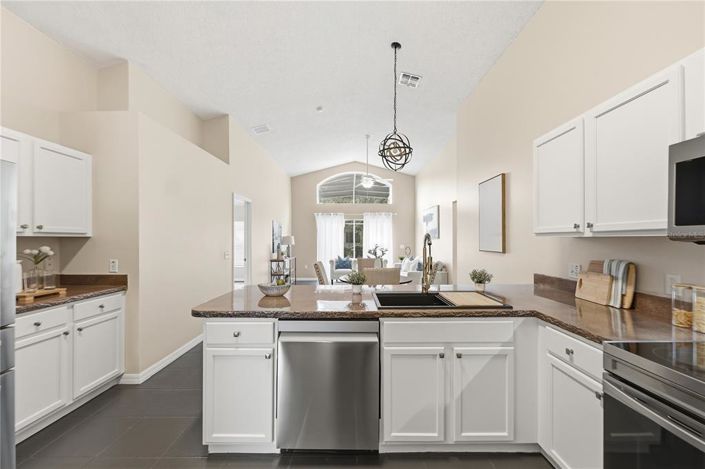 Image No.15-4 Bed Property for sale