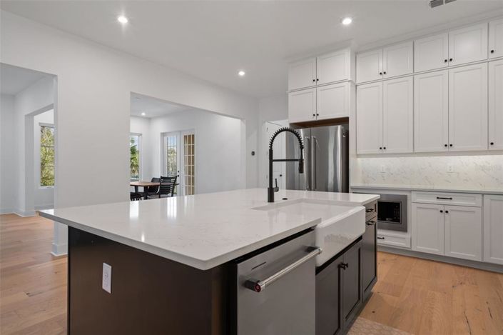 Image No.11-7 Bed Property for sale