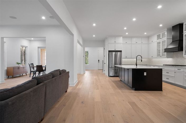 Image No.16-7 Bed Property for sale